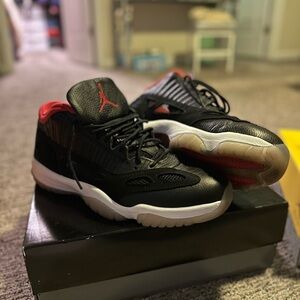 Air Jordan 11 low. Good condition. Pictured as is.